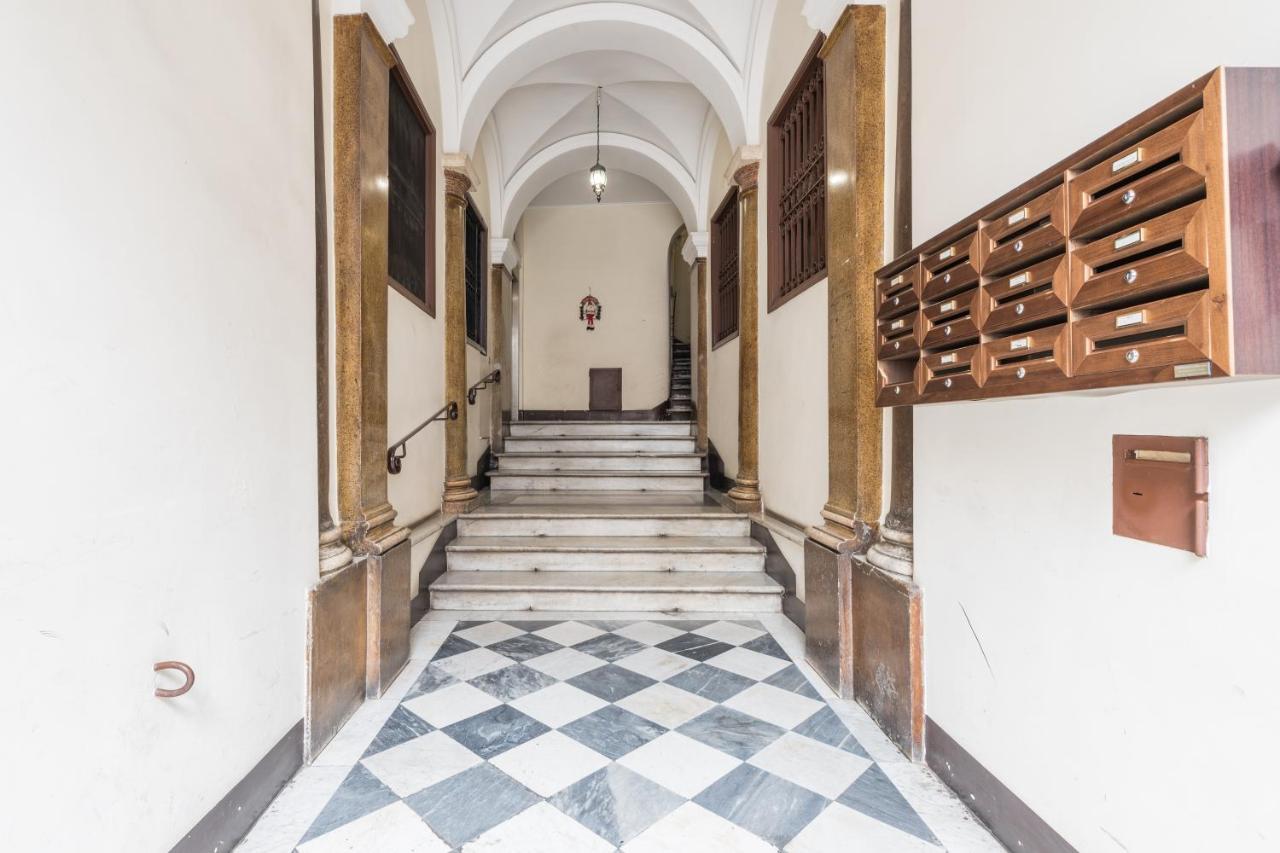 Апартаменты Cozy Wooden Apt In Piazza Navona Рим Экстерьер фото