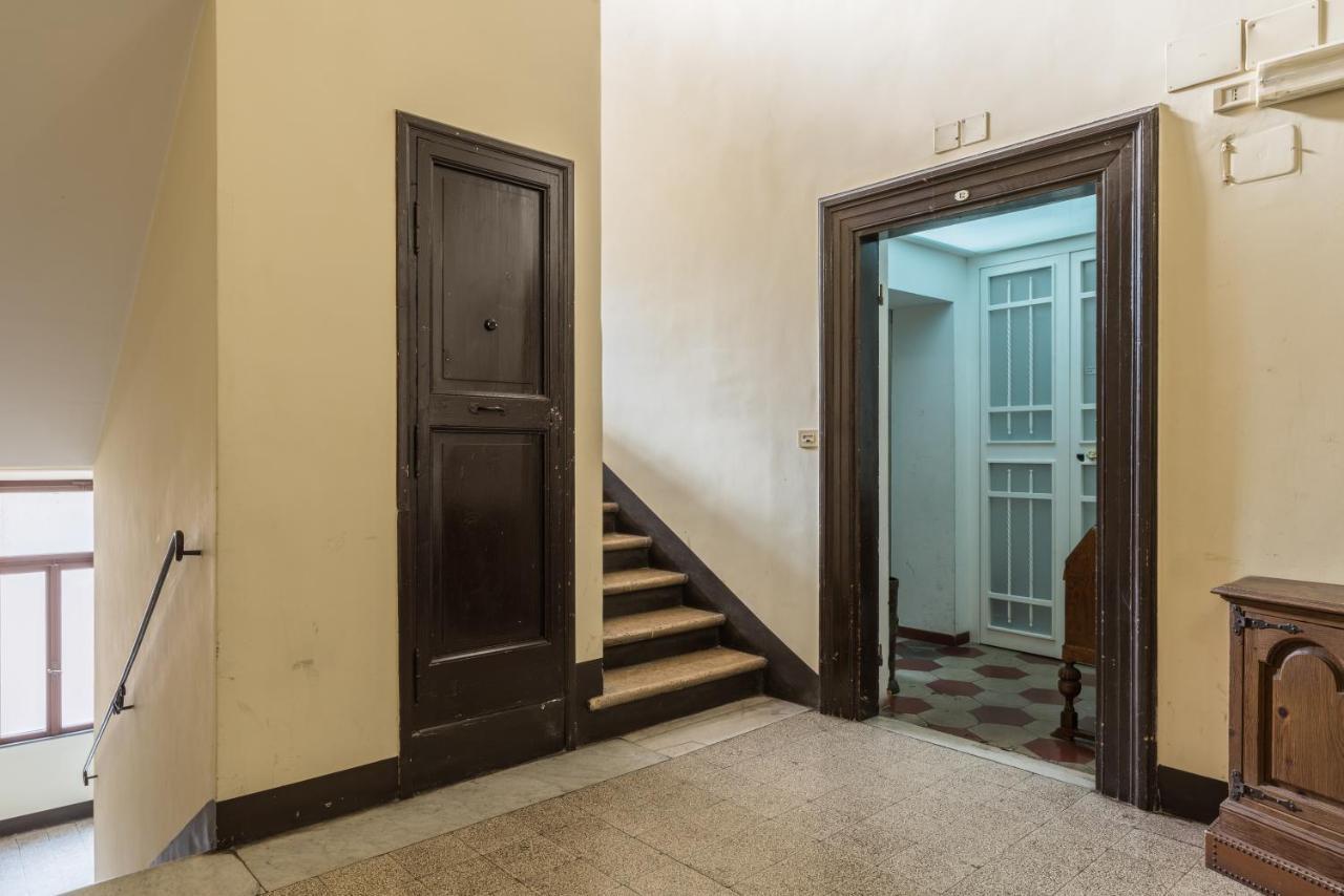 Апартаменты Cozy Wooden Apt In Piazza Navona Рим Экстерьер фото