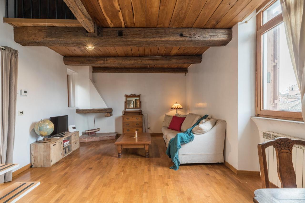 Апартаменты Cozy Wooden Apt In Piazza Navona Рим Экстерьер фото